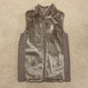 New York and Company Sweater Fur Vest XS/S